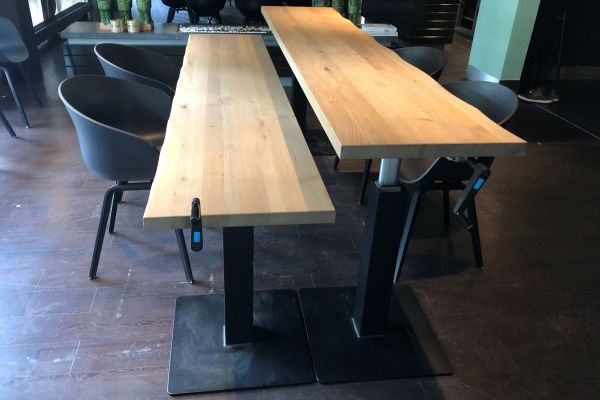 Toffe Tafel in 2 delen verstelbaar en uiteraard ook vlak naast elkaar