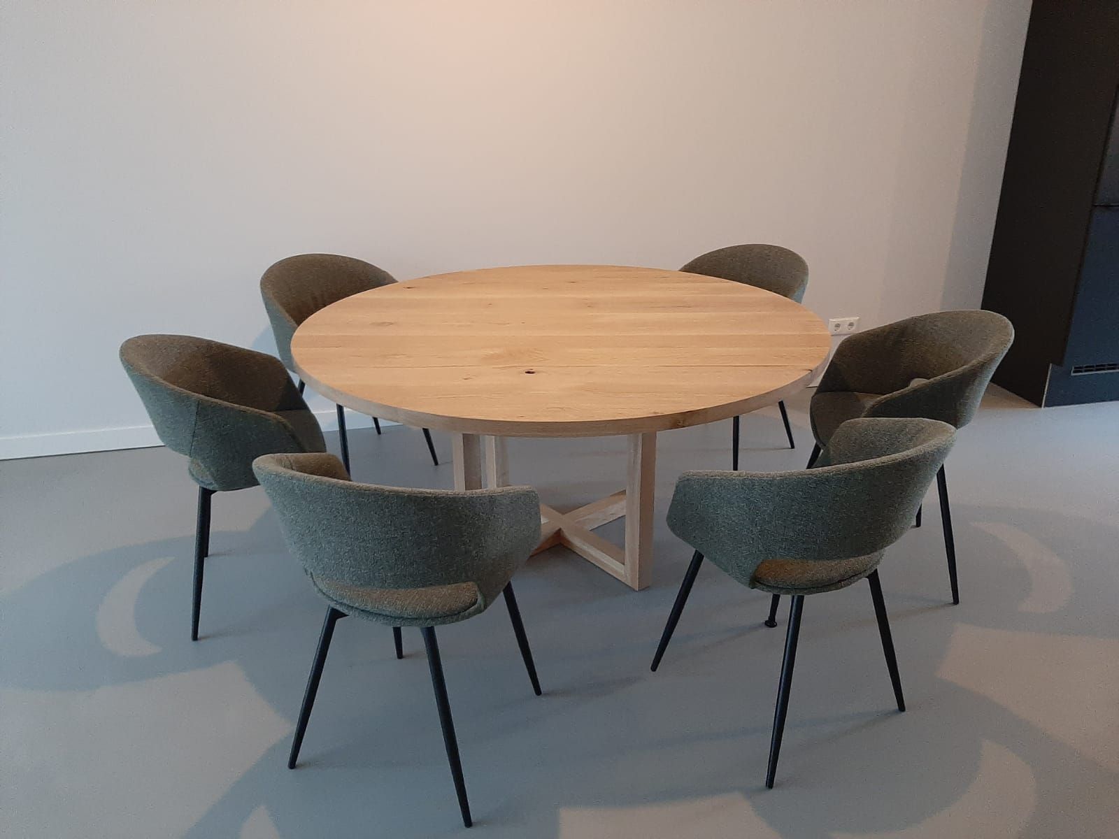 Eiken ronde tafel