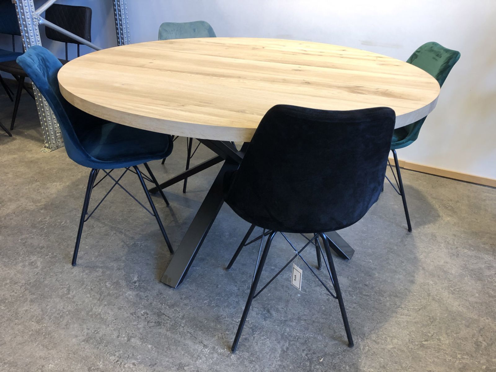 Eiken ronde tafel